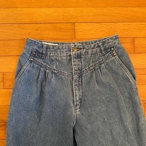 Vintage high waisted “V” jeans